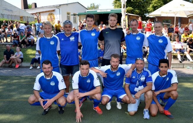 Der Offizielle Schalke-Fanclub Königsblau Plauen (im Bild im Jahr 2018) holt am 6. August zusammen mit dem SpuBC Plauen und Gastgeber SV Concordia Plauen die Traditionself aus Gelsenkirchen nach Plauen. 