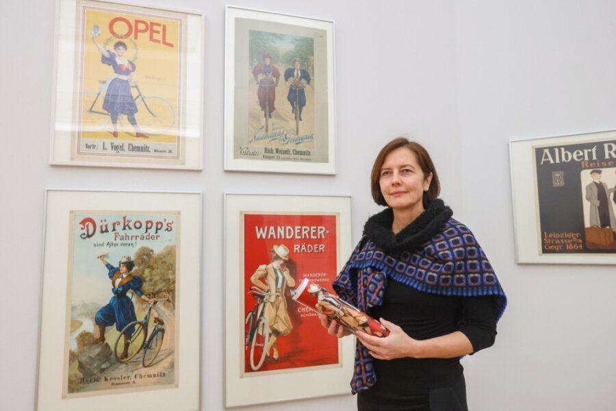 Antje Neumann-Golle, Leiterin der Textil- und Kunstgewerbesammlung, hat die Plakatausstellung "Achtung Werbung!" kuratiert. Das Plakat für Wanderer-Räder aus Chemnitz entstand um 1914. 