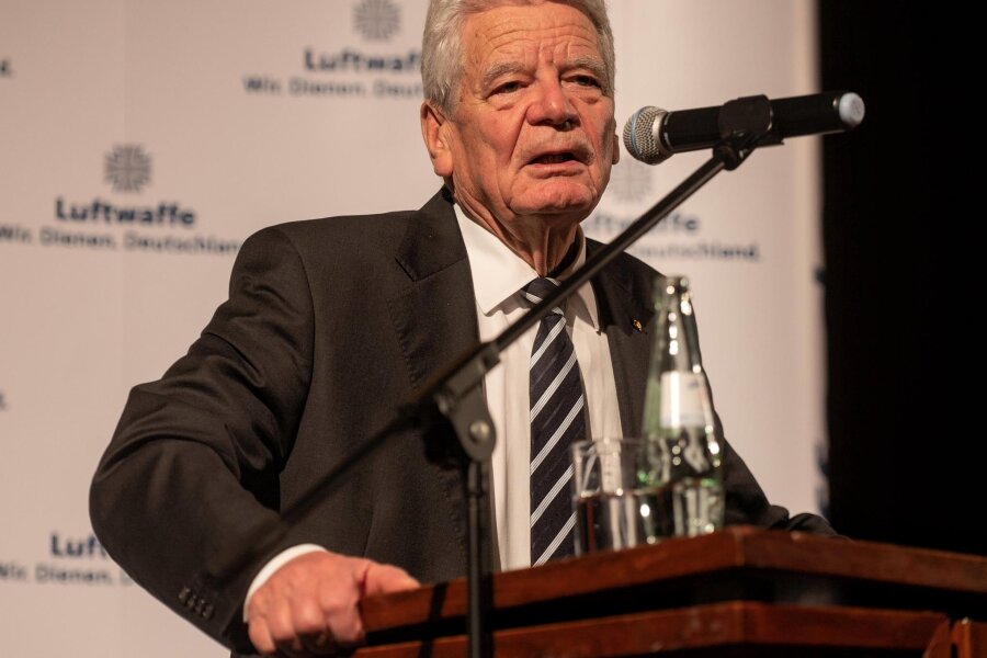 Altbundespräsident Joachim Gauck kommt zu einer Debatte nach Plauen: Wie viel Einwanderung verträgt eine Demokratie? - Joachim Gauck, Bundespräsident a.D., spricht zum Thema „Unsere Demokratie muss wehrhaft sein“.