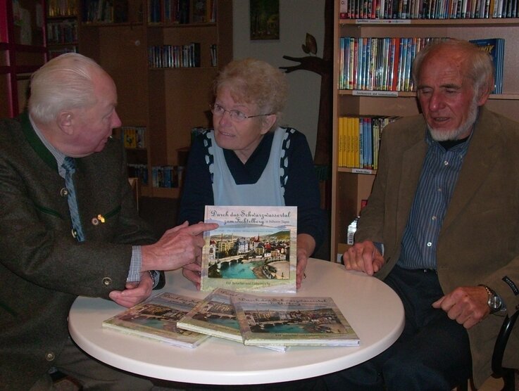 Reinhart Heppner (links) und seine Frau Brigitte mit Verlagskaufmann Karl Zörner