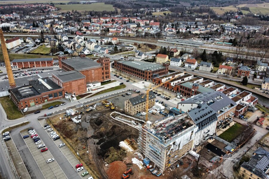 Alte Baumwolle Flöha: Hier stecken 45 Millionen Euro drin - Stadtzentrum für 1 D-Mark: 2001 kaufte die Stadt Flöha das Gelände der stillgelegten Baumwollspinnerei für eine symbolische D-Mark. Gut 20 Jahre später ist aus der Industriebrache ein Stadtzentrum geworden, dank Gesamtinvestitionen von rund 45 Millionen Euro.