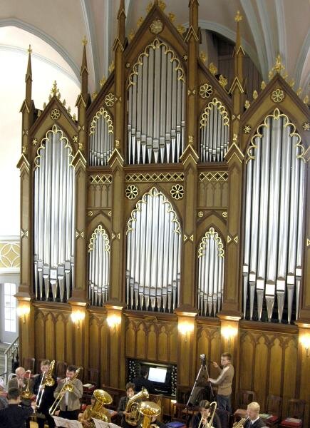 Alte Dame leidet unter Atemnot - 
              <p class="artikelinhalt">Die Jehmlich-Orgel in der Auerbacher St.-Laurentius-Kirche. </p>
            
