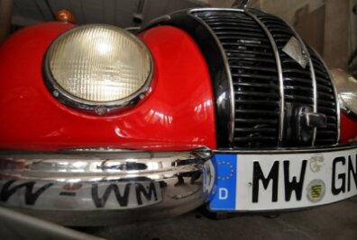 Alte Kennzeichen zu Weihnachten - Altes Auto, altes Kennzeichen: Dieser in Zwickau gebaute F9 hat "sein" MW sicher, neue Autos dürfen es künftig aber auch wieder tragen.