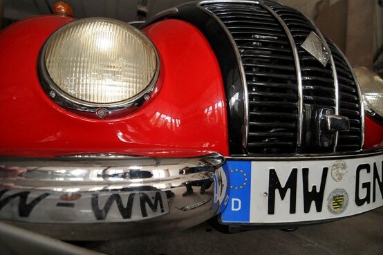 Alte Kennzeichen zu Weihnachten - Altes Auto, altes Kennzeichen: Dieser in Zwickau gebaute F9 hat "sein" MW sicher, neue Autos dürfen es künftig aber auch wieder tragen.
