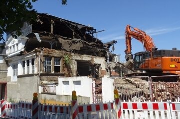 Alte Lederfabrik bald verschwunden - Bagger reißen gegenwärtig Gebäude auf dem Areal der ehemaligen Lederwerke nieder.