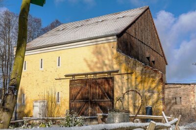 Alte Scheune in Oberlauterbach wird zu Umwelt-Kompetenzzentrum umgebaut - Das baufällige Holzgebäude gegenüber dem Herrenhaus im Oberlauterbacher Natur- und Umweltzentrum wird im Frühjahr einer Rundum-Erneuerung unterzogen.