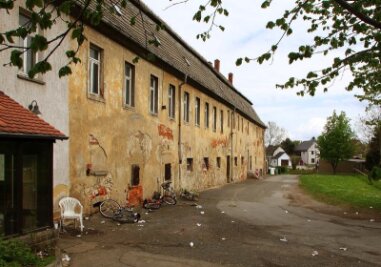 Altes Rittergut wird abgerissen - 
              <p class="artikelinhalt">Die Gebäude des ehemaligen Rittergutes in Mannichswalde sollen in den kommenden Monaten verschwinden und der Dorfplatz neu gestaltet werden. </p>
            