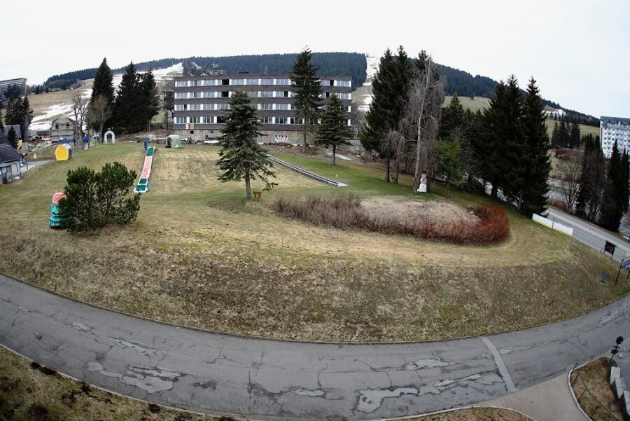 Altes Sporthotel am Fichtelberg: 2000 Quadratmeter mehr Platz für Gastronomie und Spiel - Diese Fläche wurde bisher komplett von der Vereinigten Skischule genutzt. Künftig gehört eine Hälfte zum Sporthotel-Komplex.