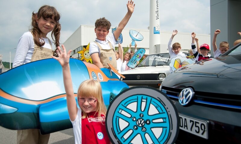 Am Anfang war ein weißer Polo - Schüler einer Glauchauer Schule haben sich Gedanken über das Auto der Zukunft gemacht und ihre Ideen gestern im VW-Werk präsentiert.