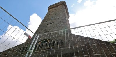 Am Bismarckturm hat die zweite Etappe begonnen - Am Glauchauer Bismarckturm geht es weiter. 