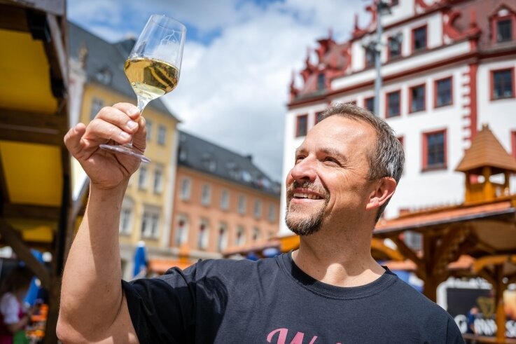 Am Freitag geht's los: Worauf wir uns beim Chemnitzer Weinfest freuen können - Zum Wohl: Gastronom André Gruhle managt das Weinfest.