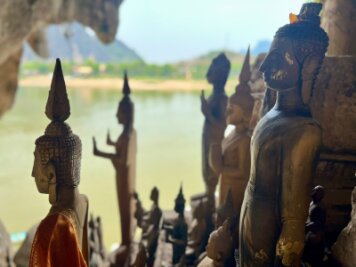 Am Mekong: Heilige Höhlen mit 6000 Buddha-Statuen - Es heißt, die Höhlen am Mekong werden seit dem 8. Jahrhundert von Menschen genutzt.
