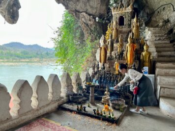 Am Mekong: Heilige Höhlen mit 6000 Buddha-Statuen - Zugang übers Wasser: Die Pak Ou Caves sind nur mit dem Boot erreichbar.