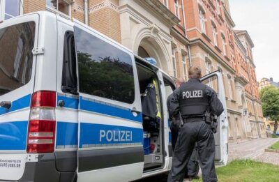 Amokdrohung: Polizei ist am Montag in Auerbach vor Ort - Wegen der Bedrohungslage am Auerbacher Gymnasium war die Polizei bereits am Mittwoch vor Ort. Insgesamt waren 100 Polizeikräfte im Einsatz.