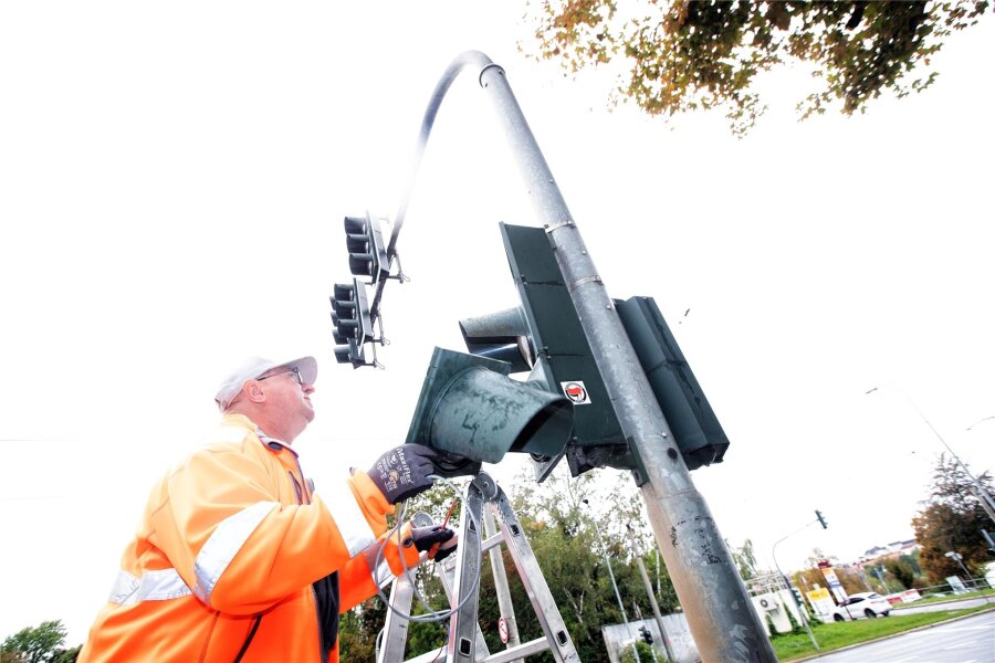 Ampelausfall an Plauener Südinsel behoben - Weil das rote Leuchtsignal an der stadteinwärtigen Ampel ausgefallen war, wurde eine Wartungsfirma aktiv.