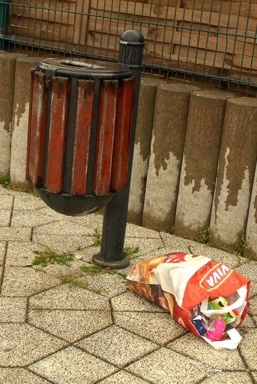 Amtsleiter: Warteraum verkommt zur Kneipe - 
              <p class="artikelinhalt">Die mit Müll gefüllte Plastiktüte neben dem Papierkorb ist auf dem Zschopauer Busbahnhof kein Einzelfall.</p>
            