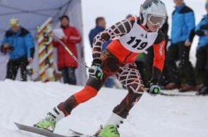An der Augustusburg startet die Skisaison - Ab sofort können sich wieder Wintersportbegeisterte, wie dieser Teilnehmer des Jugend-Riesenslaloms des vergangenen Winters, auf dem Skihang Rosts Wiesen tummeln.