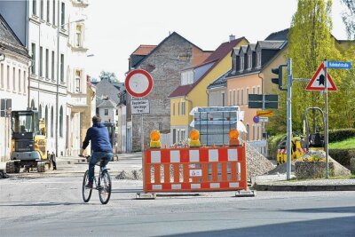 An der Berthelsdorfer Straße in Freiberg geht es Schlag auf Schlag: Baustelle rückt weiter - Auf der Berthelsdorfer Straße lässt die Stadt ab diese Woche die Straßendecke sanieren. 
