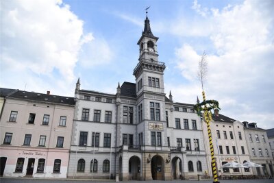 An Plauen verlorene Millionen-Investition: Oelsnitzer Rathaus-Spitze überrascht - Im Oelsnitzer Rathaus hat man von der Unternehmensentscheidung aus der Zeitung erfahren.