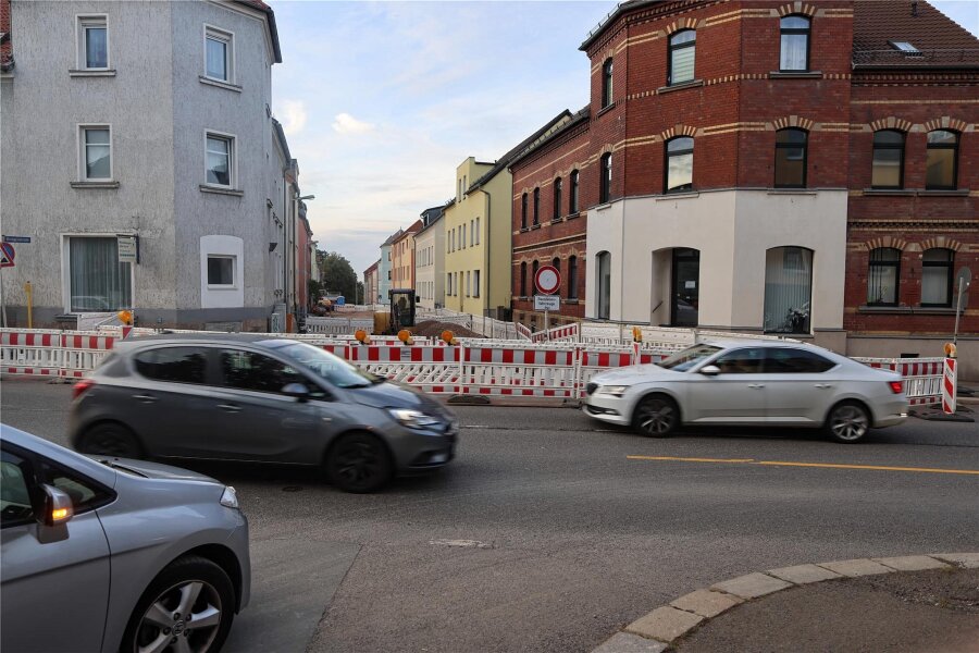 An Zwickauer Hermannstraße wird länger gebaut - Die Arbeiten an und in der Hermannstraße in Zwickau-Planitz sollen kurz vor Weihnachten beendet sein.