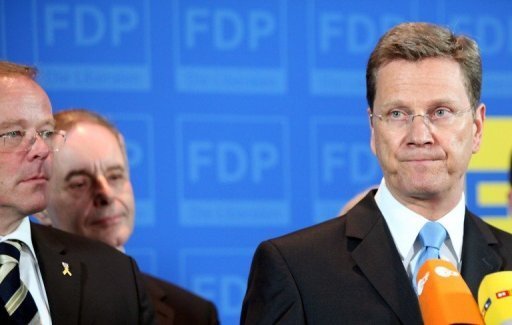 FDP und CDU schreiben ihr schlechtes Abschneiden bei den Landtagswahlen der Atomdebatte zu. Während bei der FDP von Guido Westerwelle Köpfe rollen könnten, deutet bei der Partei von Bundeskanzlerin Angela Merkel nichts auf personelle Konsequenzen im Bund hin.