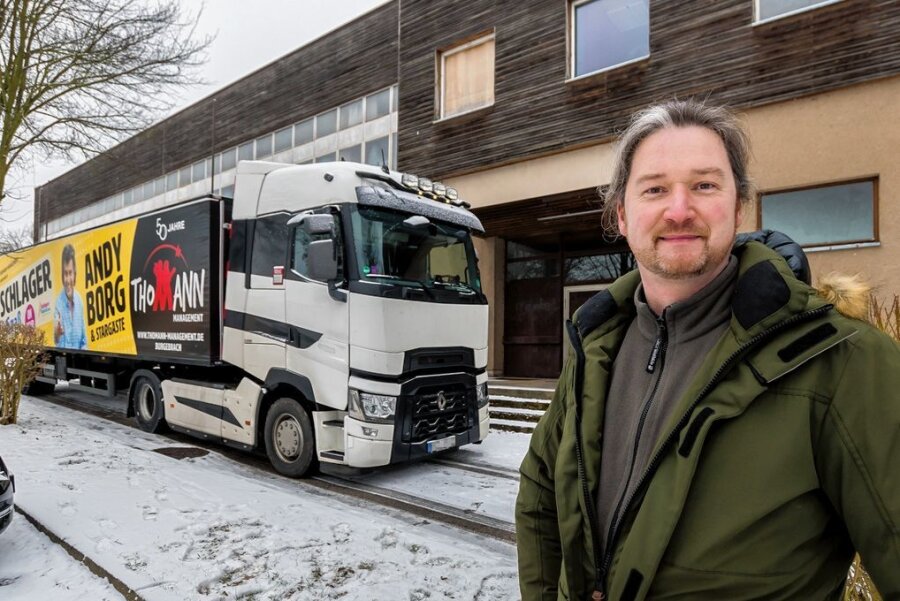 Andy Borg, Stefan Mross & Co.: Schlagerstars sollen im Messtreff Pockau bald ein- und ausgehen - Thomas Reichel, der als Veranstaltungstechniker aktuell etwa mit Andy Borg auf Tournee ist, hat den Messtreff in Pockau gekauft. Künftig sollen hier die großen Stars auftreten. 