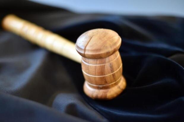 Angeklagter erscheint im Vollrausch: Richter in Aue-Bad Schlema verhängt Strafbefehl