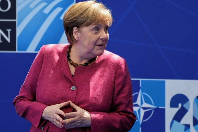 Angela Merkel über ihr letztes Treffen mit Putin: "Das Gefühl war ganz klar: Machtpolitisch bist du durch" - Angela Merkel und ihre berühmte Raute. 