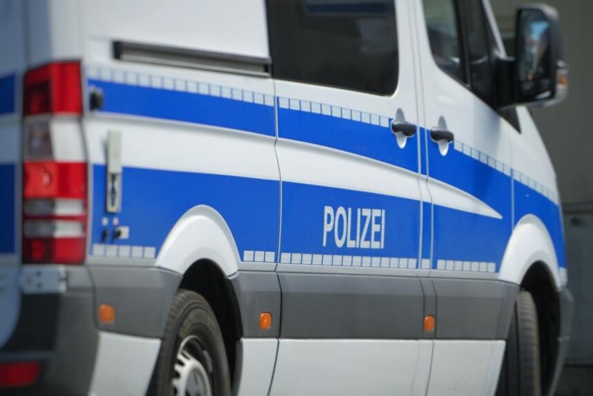 Angriff in Chemnitzer Geschäft: Mann verletzt Ladenbesitzer und drei Polizisten - 