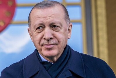 Ankaras Kehrtwende im Flüchtlingsstreit - Winkt der EU wieder freundlich zu: der türkische Präsident Recep Tayyip Erdogan. 