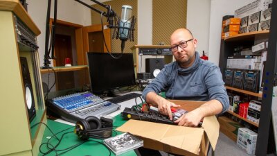 Anlaufstelle für junge Medieninteressierte schließt - Studioleiter André Zühlke packt Kisten. Ende Juni schließt der SAEK Plauen endgültig.