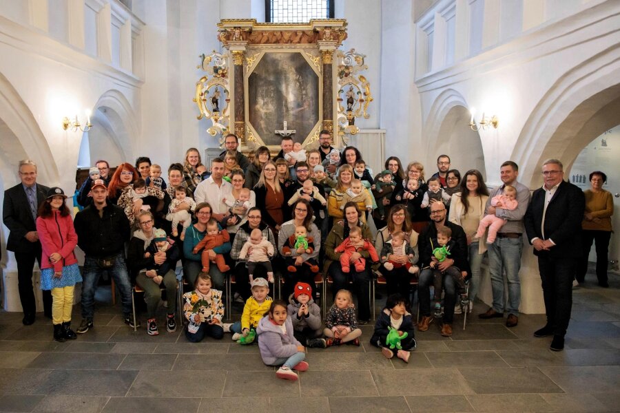 Annaberg-Buchholz empfängt seine Jüngsten mit Geschenken - Die jüngsten Annaberg-Buchholzer wurden in dieser Woche in der Bergkirche Sankt Marien offiziell begrüßt.