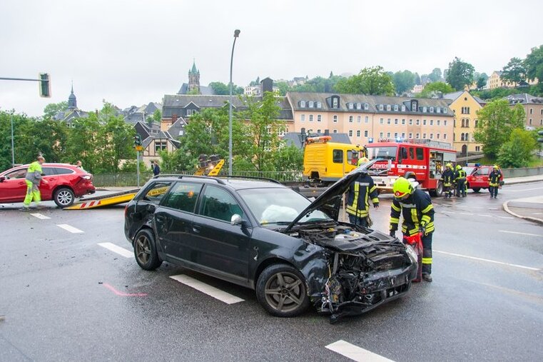 Annaberg-Buchholz: Kreuzung nach Unfall gesperrt - 