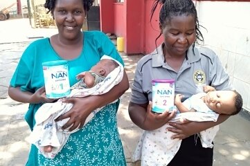 Annaberger brechen nach Kenia auf - Für die Kleinsten im Kinderheim kaufen die Grabruckers bei ihren Besuchen Vorräte an Milchpulver. 