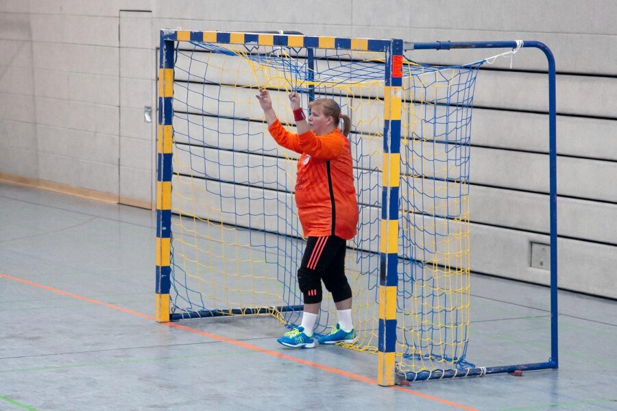 Annaberger Handballclub holt drei Punkte aus zwei Spielen - Wirkt gelangweilt, ist aber stets auf der Hut: Alena Parthova im Tor des HC Annaberg-Buchholz.