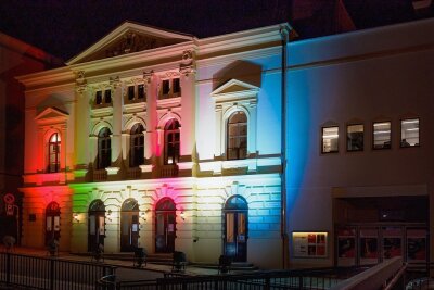 Annaberger Theater leuchtet für den Frieden - 