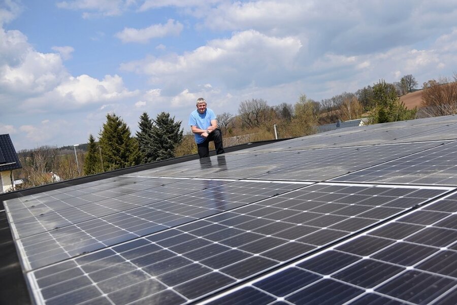 Auch René Haupt, Chef der RH-Eletrotechnik aus dem Vogtland, würde gern mehr Solarmodule installieren. Ihm fehlen aber die Materialien. 