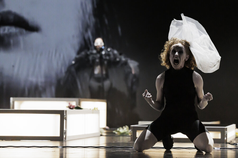 "Antigone"-Premiere jetzt auch am Theater Plauen-Zwickau - Julia Hell als Antigone.  