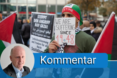 Berlin, am gestrigen Sonntag: Ein Transparent mit der Aufschrift "We are suffering since 1948" wird bei einer pro-palästinensischen Kundgebung auf dem Alexanderplatz gezeigt.