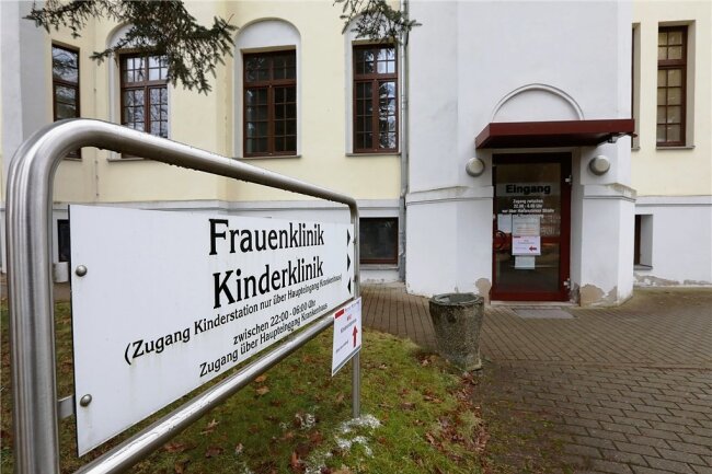 Antrag zur Schließung der Kinderklinik Lichtenstein zurückgezogen - Einrichtung bleibt trotzdem geschlossen - Das Schild steht dort immer noch. Trotzdem ist die Kinderklinik in Lichtenstein zurzeit geschlossen.