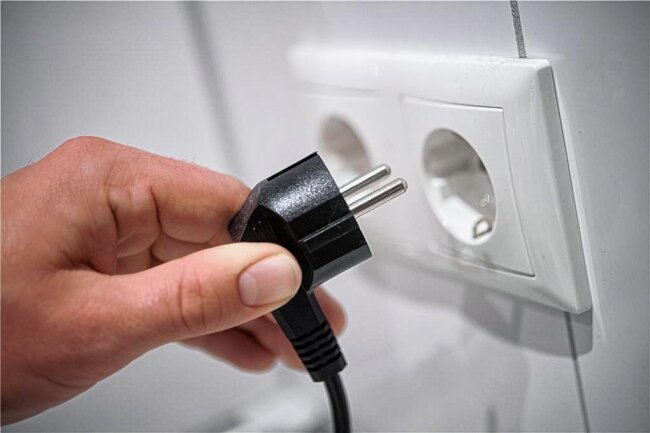 Anwohner in Reinsdorf stundenlang ohne Strom - Stecker in die Dose und fertig: Das funktioniert bei einigen Reinsdorfern seit Freitagvormittag nicht mehr. 
