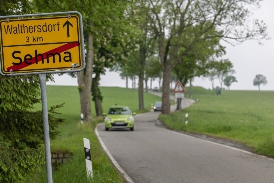 Anwohner wehren sich gegen Straßenausbau vor ihren Türen - Sie ist seit Jahren ein Zankapfel: die Straße zwischen Sehma und Walthersdorf. Der geplante Ausbau seitens des Landkreises - vor allem innerorts - sorgt für heftige Kritik der Anwohner in Sehma. 
