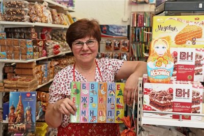 Anzahl der Russischschüler in Westsachsen nimmt zu - Galina Dak betreibt seit 1997 den russischen Laden "Sibirien" in der Zwickauer Bahnhofstraße. Oft kommen Kunden zu ihr, die beim Einkauf ihre Russischkenntnisse ausprobieren wollen. 
