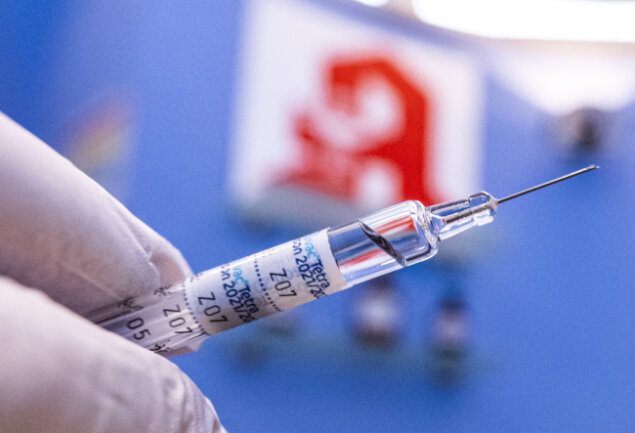 Apotheken steigen beim Impfen ein: So reagieren Betreiber aus dem Vogtland - Apotheken übernehmen in der Coronapandemie immer mehr Aufgaben. Nach dem Ausstellen von Impfzertifikaten und Testangeboten sollen sie nun auch impfen.