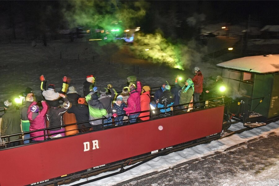 Après-Ski-Party und Schmuggler-Jagd im Preßnitztal - Im vergangenen Jahr verkehrte erstmals ein Partyzug der Schmalspurbahn mit Discowagen nach Steinbach. Am Samstag folgt die zweite Auflage.