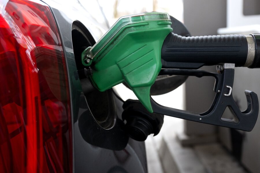 April war bei Benzin mit Abstand teuerster Monat des Jahres - Im April kostete ein Liter Super E10 im bundesweiten Monatsdurchschnitt 1,851 Euro pro Liter (Symbolbild).