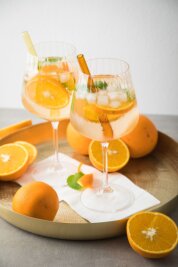 Arancello, bitte! Neuer Spritz erobert Bars und Terrassen - Ein Schuss Orangenlikör macht den Arancello Spritz so fruchtig.