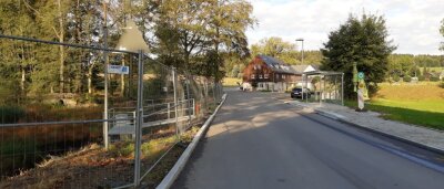 Arbeiten am Parkteich: Vollsperrung bis Dezember - Dieser Straßenabschnitt der Oberreichenbacher Straße soll ab Montag voll gesperrt werden.