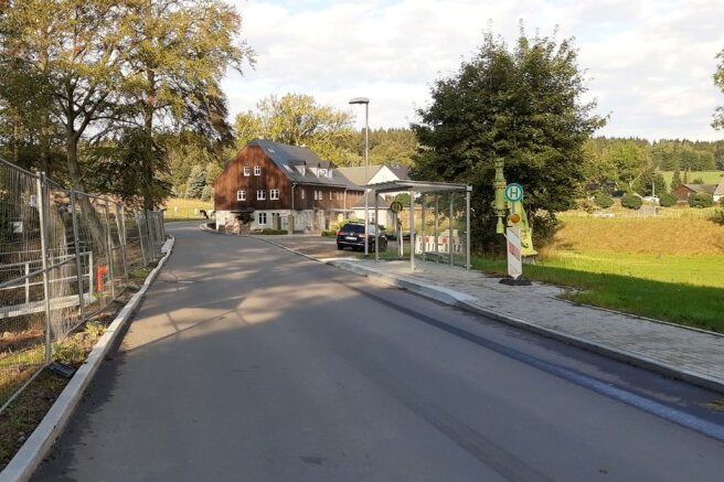 Arbeiten am Parkteich: Vollsperrung bis Dezember - Dieser Straßenabschnitt der Oberreichenbacher Straße soll ab Montag voll gesperrt werden.