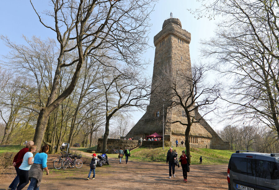 Arbeiten am Wahrzeichen werden fortgesetzt - Der Bismarckturm wird wieder eine Baustelle. 